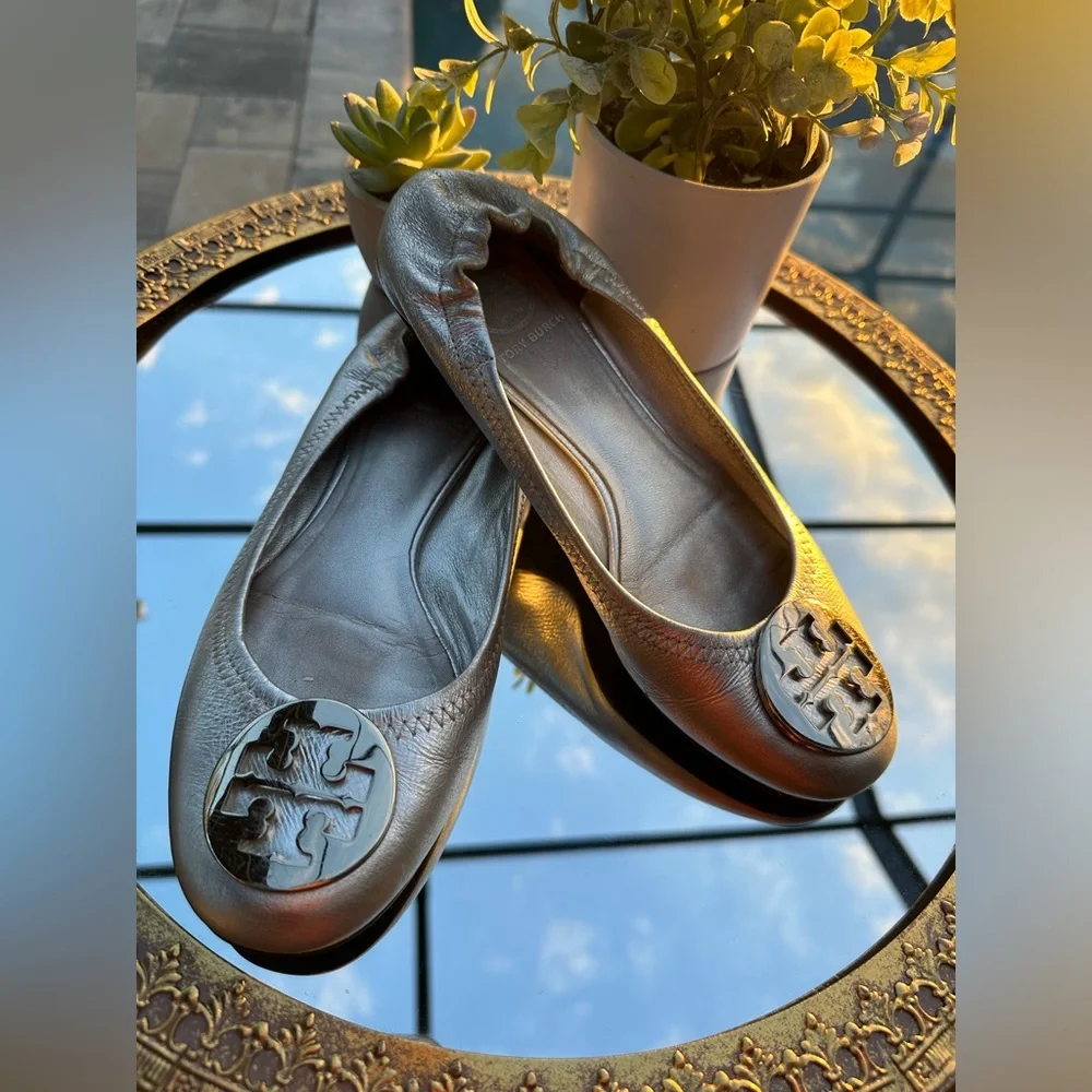 TORY BURCH Flat Silver Leather Slip size 7 - Picture 1 of 13